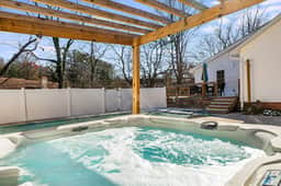 Private Retreat • 2 Hot Tubs • Pool •15 min toAVL