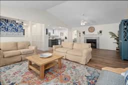 Private Retreat • 2 Hot Tubs • Pool •15 min toAVL