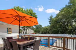Private Retreat • 2 Hot Tubs • Pool •15 min toAVL